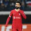 Un jugador del Liverpool lanza un dardo a Salah por un exmadridista