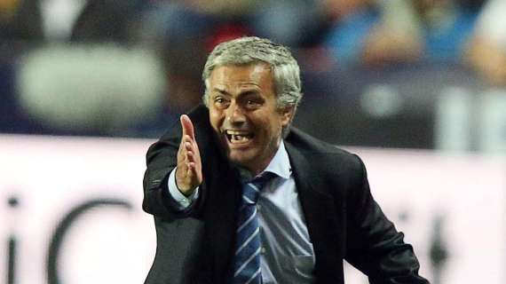 Mourinho: "Ninguno de mis tres delanteros va a salir del Chelsea"