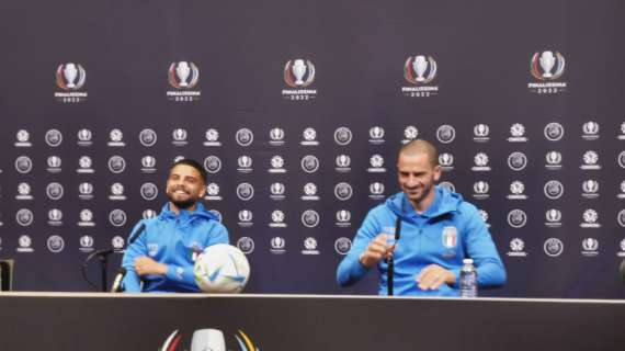 Insigne irrequieto verso i tifosi: l'ex Napoli alza il dito medio | VIDEO