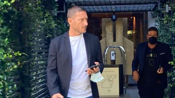 Totti apre a Dybala alla Roma: "Tutto è possibile. Gli darei volentieri anche la mia 10"