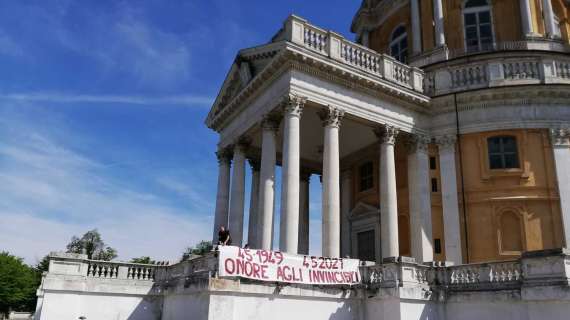 Una delegazione Venezia ha omaggiato il Grande Torino a Superga
