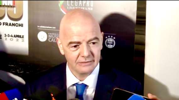 Tifosi Cagliari contro Infantino presente a San Siro: "Ha tifato Inter"