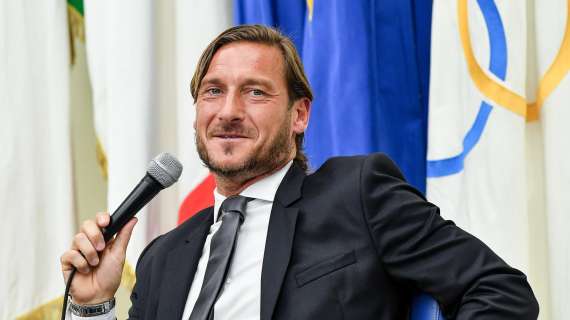 Totti: "Se Maldini, Del Piero, Baggio, ed io siamo fuori dal calcio significherà qualcosa, no?"