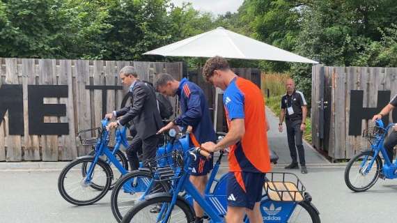 La Juve pedala a Herzogenaurac, oggi passeggiata in bici per tutto il gruppo | VIDEO