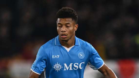 Lesione muscolare per Neres, il Napoli rischia di perderlo contro l'Inter