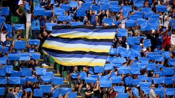 Inter-Milan, coreografia speciale per il derby: migliaia di bandiere nerazzurre a San Siro