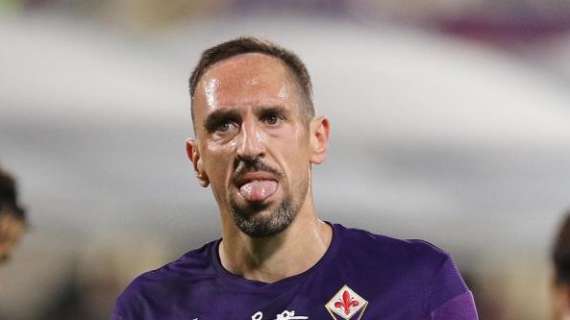 Fiorentina, ahi Ribery: il francese esce in lacrime dopo un duro colpo alla caviglia. Out con l'Inter?