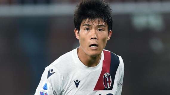 Bologna, Tomiyasu rischia un mese di stop: salterebbe anche l'Inter