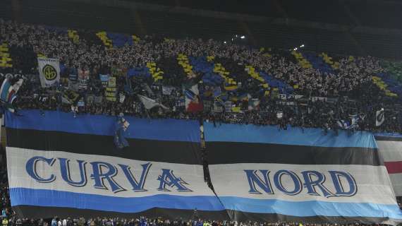 La Curva Nord urla: "Vicini ai milanisti! Auspichiamo una domenica di totale chiusura degli stadi"