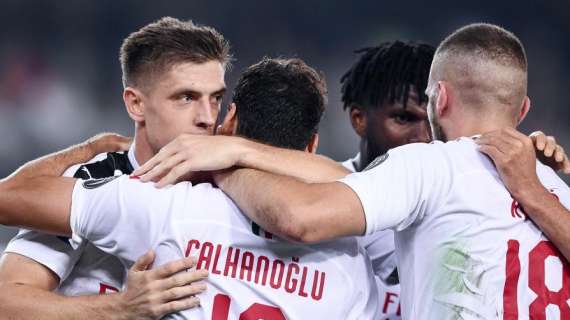 Piatek non sbaglia, il Milan supera a fatica (1-0) l'HellasVerona. Espulso Calabria: salta il derby