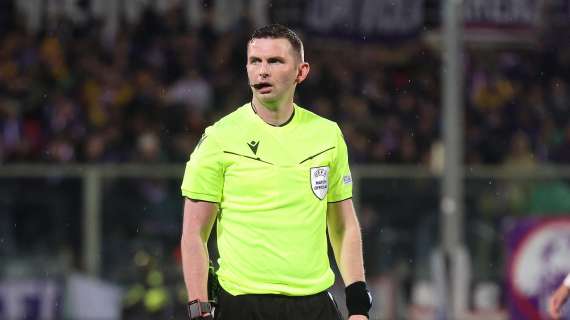 Betis-Fiorentina, ecco Michael Oliver: dal "bidone dell'immondizia" al doppio precedente con i viola