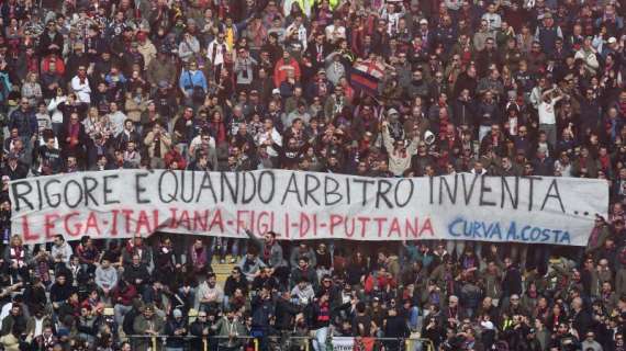 FOTO, A Bologna: "Rigore è quando arbitro inventa"