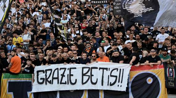Alla faccia della poca rivalità: i tifosi della Juve espongono lo striscione: "Grazie Betis"