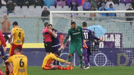 PASQUA, A Napoli l'arbitro dell'abbraccio a Badelj