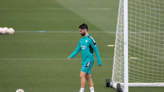 I tre al centro del quadro: Pellegrini, Antony e Isco, tutti gli occhi su di loro
