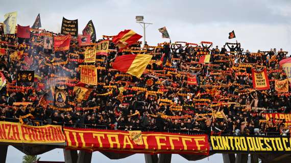 LECCE, Cori dei tifosi: "Corvino è solo colpa tua"