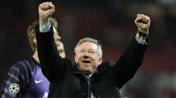 Alex Ferguson nel ritiro della Fiorentina: l'abbraccio con David De Gea (foto)