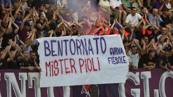 I cori e l'abbraccio per Stefano Pioli della curva Fiesole: il video di FirenzeViola