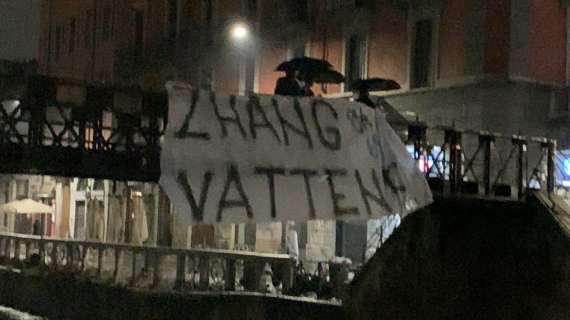 INTER, Milano piena di striscioni: "Zhang vattene"