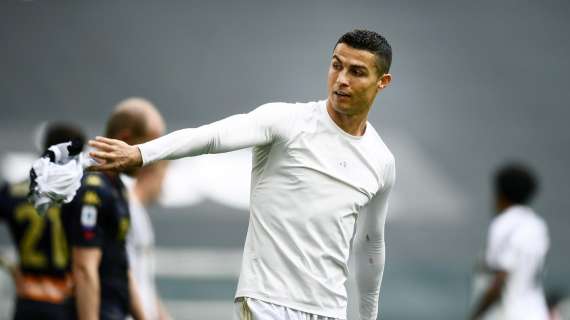Juventus, possibile sanzione per il ragazzo che ha chiesto la maglia a Ronaldo: il caso