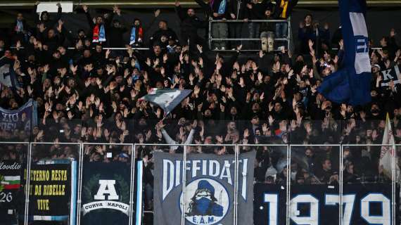 Napoli, non si ferma la contestazione dei tifosi: lo striscione esposto al Castellani