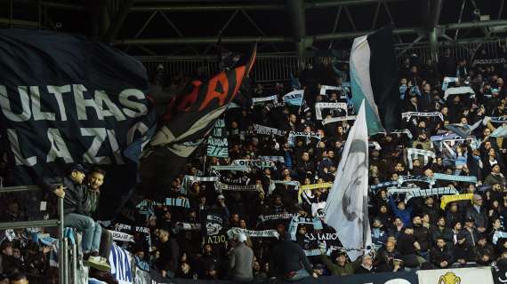 Fiorentina - Lazio, al termine del match squadra sotto il settore ospiti