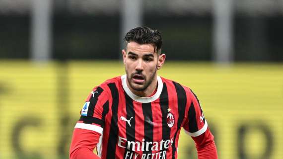 Milan, Theo Hernandez scherza su Leao: "Arriva un po' addormentato, ma noi..."