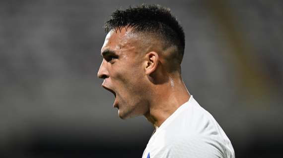 Lautaro e Osimhen, destini simili ma scelte diverse. Il CorSera: "Uno legato all'Inter, l'altro a un contratto che non vuole rinnovare"