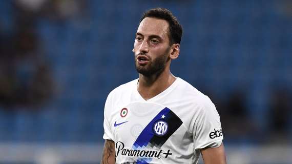 Calhanoglu, l'Inter non considera l'addio. Ma le tempistiche del mercato arabo spaventano