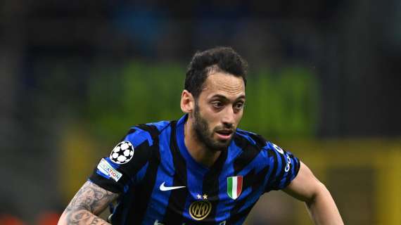 La sfida nella sfida, Calhanoglu contro De Jong: le menti di Inter e Barcellona