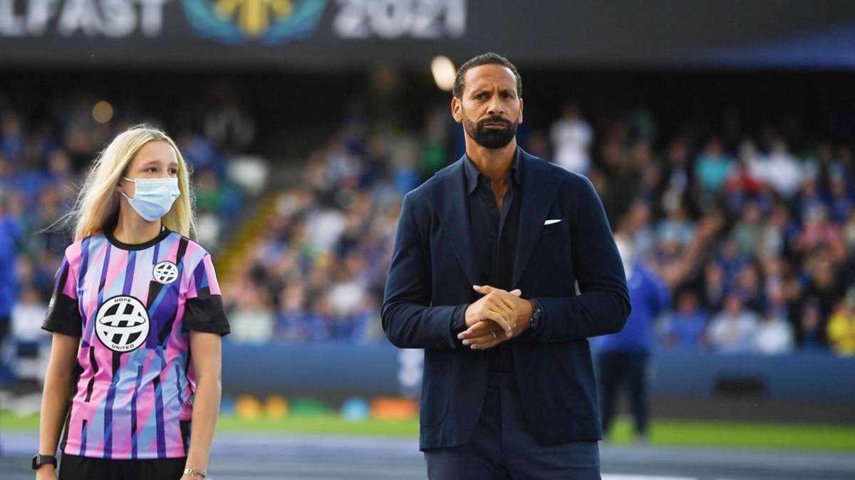Ferdinand entra a gamba tesa su Mourinho: "Non è più in grado di allenare in Europa"