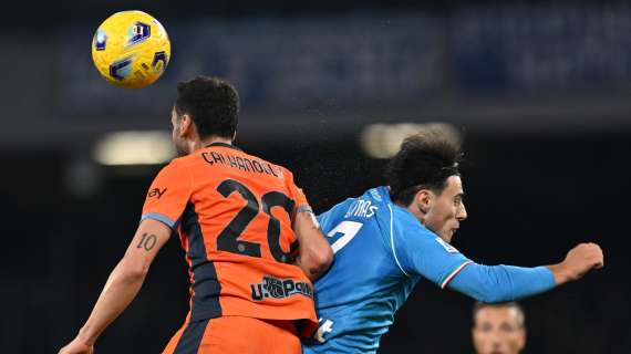 Fucilata di Calhanoglu, Napoli fermato dalla traversa di Politano: 1-0 dell'Inter al 45'