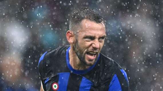 Cagliari-Inter, De Vrij verso una maglia da titolare: le ultime news da Appiano Gentile