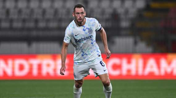 Inter-Ajax, l'idea di Chivu per la difesa: de Vrij sostituirà Acerbi