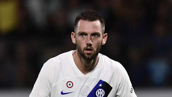 Sky - Inter, sorpasso di De Vrij su Acerbi. Dentro Asllani, ancora panchina per Frattesi