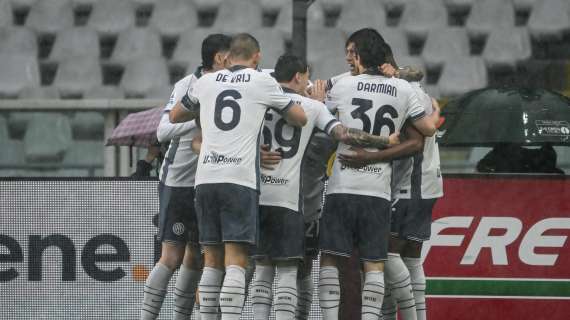 L’Inter aggancia il Napoli: Torino domato 0-2, il sogno scudetto è vivo
