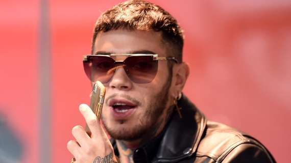 Inchiesta Doppia Curva, Emis Killa tra gli indagati: non parteciperà a Sanremo