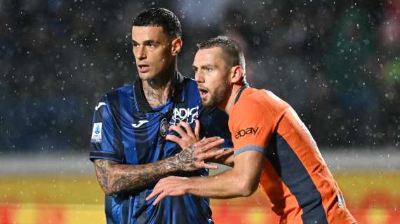 Problemi per De Vrij: lascia il campo, al suo posto entra Carlos Augusto