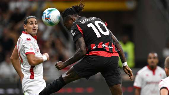 Leao probabile assenza anche contro il Bologna: il polpaccio non è ancora a posto