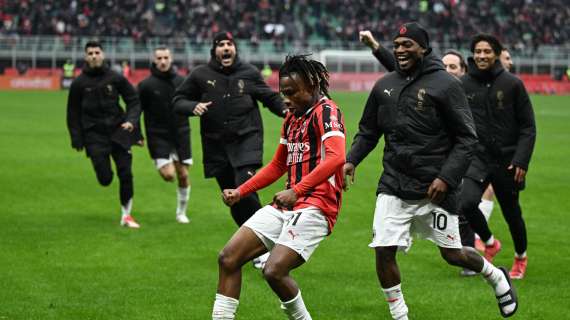 FOTO - Theo e Leao i primi a schizzare dalla panchina per festeggiare il gol di Chukwueze