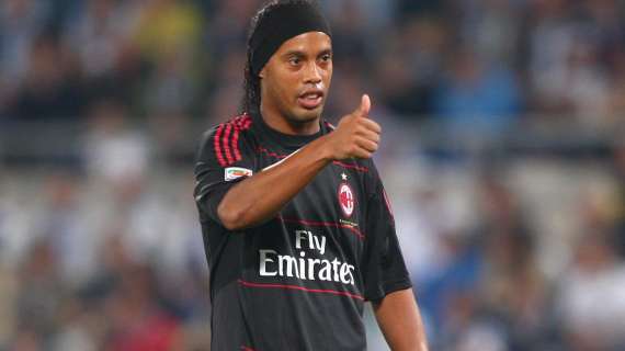 Ronaldinho balla con le stelle