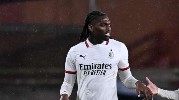 Milan, Leao pubblica una foto con Balotelli: "Idolo"