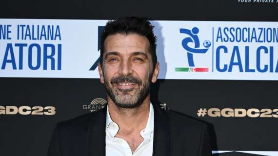 Buffon e l'esordio in A: "Maldini mi abbracciò per farmi forza. Rivedeva in me il suo esordio"