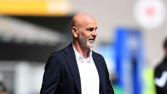 MN - Stefano Pioli è uscito da Casa Milan: il tecnico rossonero acclamato dai tifosi presenti