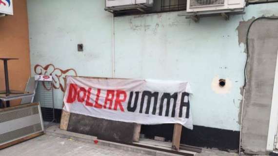 FOTO MN - Il Milan Club Polonia a Donnarumma: "Dollarumma"