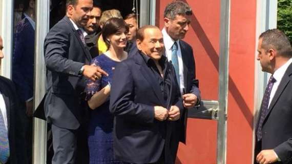 Milan, le condizioni di Berlusconi per vendere ai cinesi: restare presidente per 2-3 anni e garanzie sugli investimenti