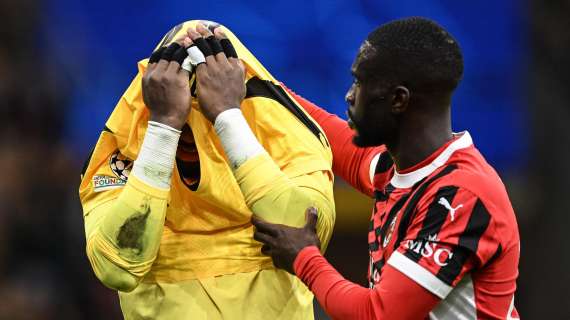 Maignan lascia lo stadio zoppicando dopo il brutto scontro con Tomori