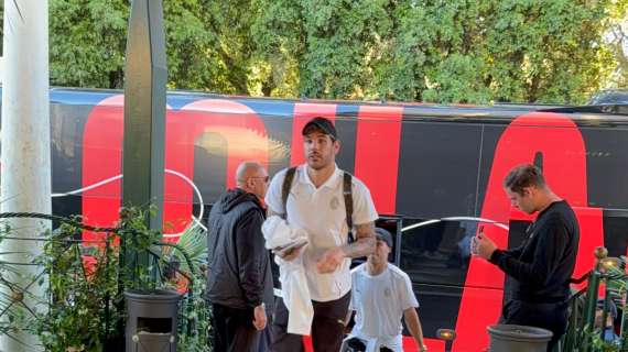 Il Milan è arrivato a Roma. Tutti presenti: anche gli infortunati, Ibra e Moncada