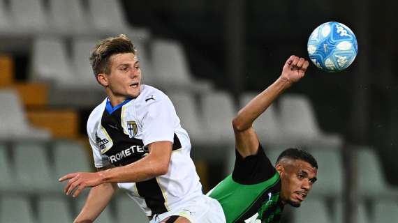 Auguri ad Adrian Benedyczak: l'attaccante del Parma compie 24 anni