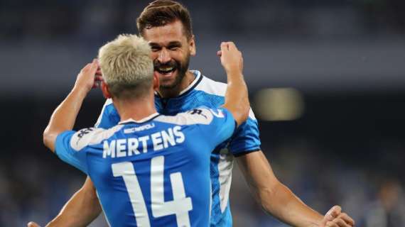 Serie A, il Napoli torna secondo: doppio Mertens stende la Samp